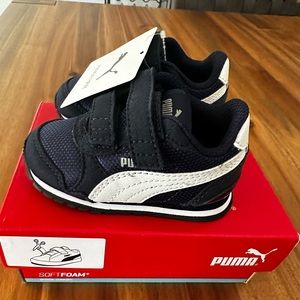 Unisex child st runner 2hook and loop sneaker. New, never worn.